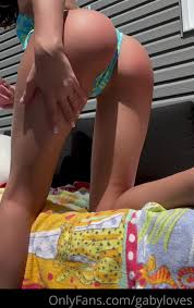 Watch online Gaby Loves aka gabyloves OnlyFans - Oil me up baby on X-video