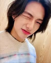 With his long hair, he tried different styling with blond and black hair, tied or untied, and also we have selected the 5 best styling of hyunjin's long hair (only from his most recent blond hair). Handsome Hyunjin I Love His Black Long Hair Sm Stray Kids Amino