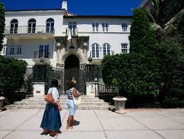 9,805 homes for sale in miami, fl. Miami Versace Villa Fur 41 5 Millionen Dollar Verkauft Der Spiegel