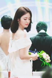 Menjalani hidup yang sulit, sancaka bertahan dengan memikirkan keselamatannya sendiri. Wedding Dress Korean Movie Download Addicfashion