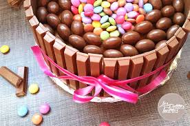 Gateau Au Chocolat Kit Kat Smarties Et Schoko Bons Dessert Gateau Chocolat Gateau Kitkat Gateau