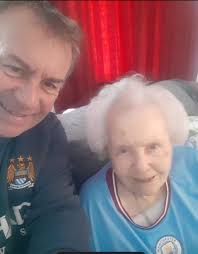 HAPPY BIRTHDAY TO THE TRIPLETS LBC STANDUP