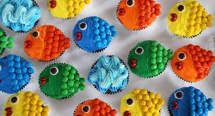 Pin By Franziska Kohl On Backen In 2020 Fishing Cupcakes Candy Cupcake Animal Cupcakes