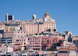 Historical quarters, characteristic museums, archaeological sites, the is zuddas caves, the pink flamingos of the molentargius wetlands park and so much more. Voo Direto Para Cagliari Liga O Porto A Sardenha Viaje Comigo