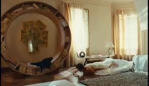 Scene Du Film Un Bonheur N Arrive Jamais Seul Decoration Interieure Idee Deco Deco Maison