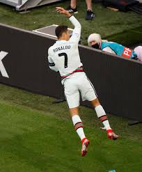 Portugal predictably dominated proceedings from minute one but somehow failed to open the scoring. 4qn7cjnjjschym