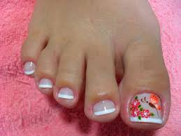 Decoración de uñas de los pies color morado hoy quiero mostrarles algunas imagenes de decoracion de uñas de los pies en color morado o purpura, son colores de moda por lo general se usan mas en el verano, dandole mas vida a tus pies, puedes usar unas sandalias comodas y un vestido playero. Unas Pintadas De Los Pies Frances Decorados De Unas