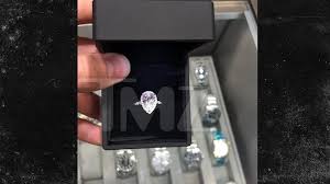 Ariana grande 's engagement ring cost a pretty penny! Ariana Grande S Engagement Ring From Pete Davidson Cost Nearly 100 000