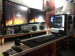 Https Ift Tt 2qikbit Driver Tapped My Car Funded My First Battlestation Diy Ikea Desk Desktop Video Game Rooms Game Room Battlestation