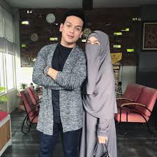 Gegara curhatan soal poligami, rumah tangga pasangan penyanyi natta reza dan wardah maulina jadi sorotan. 4 Selebgram Muda Bercadar Di Indonesia Hijab Dream Co Id