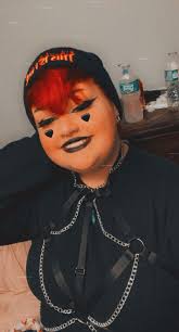 Felipe's hairstyles and music preferences