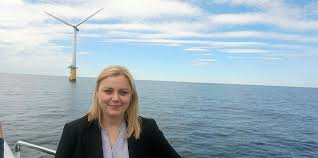 Tina bru (18 nisan 1986 doğumlu) muhafazakar parti için norveçli bir politikacıdır. Petro Players Aker Bp And Equinor Line Up For Race For Norwegian Offshore Wind Riches Recharge