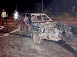 Impak rempuhan kereta dengan objek bergerak dan tidak bergerak. Dua Sahabat Cedera Parah Kereta Rempuh Lori Ayam