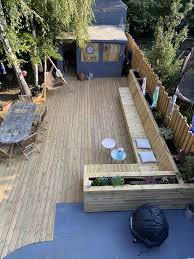 Une terrasse est considérée comme en plain pied lorsqu'elle est directement posée sur le sol. Construire Une Terrasse En Bois Tout Seul Ciloubidouille
