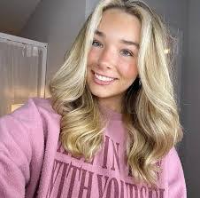 Lisa Lovins's Instagram, Twitter & Facebook