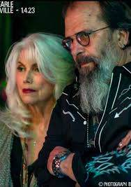 Lone Justice ❤️....Cowpunk!! 👍 "AFTER THE FLOOD"...🎶  https://youtu.be/sX-ESxITxBI