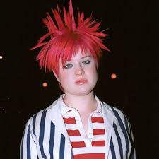 Einen monat lang berichten deutschlandfunk und deutschlandfunk kultur quer durch das programm verstärkt über bücher, über. 90er Frisuren Die Besten Frisurentrends Aus Den 90ern Brigitte De