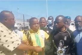 Malema throws support behind andile lungisa. Watch The Moment Andile Lungisa Officially Returned To Jail