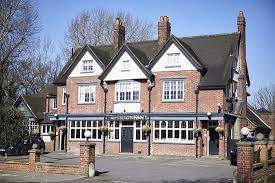 It was built in 1929 by nowell parr as the kent hotel 1 and is owned by fuller's brewery. The Duke Of Kent Pub In Ealing Bild Von The Duke Of Kent London Tripadvisor