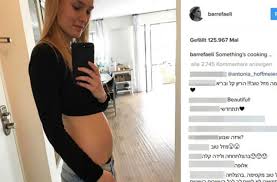 Langsam bekomme ich auch schon einen babybauch.mein fa meinte mein kind wäre ein ganz schönes zappelbaby weil es ab wann habt ihr denn das erste mal einen tritt oder so gemerkt??? Fotostrecke Serienstar Schwanger Laura Prepon Prasentiert Babybauch Bild 26 Von 43 Panorama Stuttgarter Nachrichten