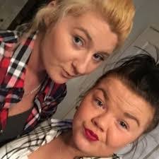 Megan Farthing's Instagram, Twitter & Facebook