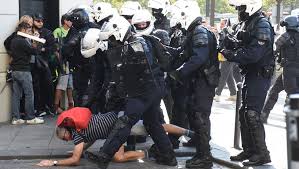 Lettre a un jeune flicpdf/epub livres. Polemique A Toulouse Un Policier Filme En Train De Faire Un Croche Pied A Une Manifestante Ladepeche Fr