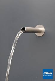 Ein wasserfall sorgt aber nicht nur für eine tolle optik sondern hat auch einen praktischen nutzen denn die ständige. Wasserauslauf Edelstahl Gerade Slink Ideen Mit Wasser