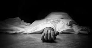 Bertelanjang bulat kami tidur berpelukan hingga ke pagi. Wanita Maut Digilis Ketika Ribut Harian Metro