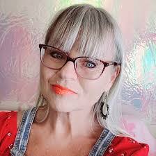 Helen Cisneros's Instagram, Twitter & Facebook