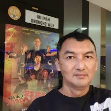 Michael Chuah 蔡业翰- 每个人都有个梦想。妙龄的梦想是要成为一名特务。她是否能成功？记得来戏院看《我要做特务》  ，一部马港合拍动作喜剧，12月22日全马上映。 Everyone has a dream. Miu