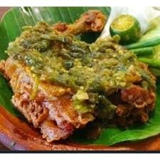 Sajian ayam geprek sambal ijo telah selesai dibuat. Ayam Geprek Sambel Ijo Shopee Indonesia