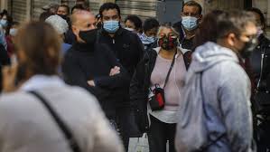 En esta oportunidad la situación es distinta porque actualmente 39 de las 52 comunas de la se presenta la evolución de los casos activos y la tasa de incidencia de covid en las comunas de la región metropolitana en fase 2 y 3. Region Metropolitana Se Mantiene Con 10 Comunas En Fase 2 Meganoticias