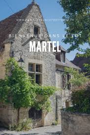Martel Entre Vieilles Pierres Et Chemin De Fer Famille France Trotteuse En 2020 Tourisme En France Vieille Pierre Dordogne