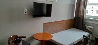 It provides fast links to the famous alexanderplatz square and the icc messe exhibition centre. Potsdamer Inn Bewertungen Fotos Preisvergleich Berlin Tripadvisor