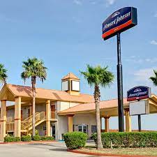 Stay 3 nights in deluxe accommodations. Galveston Com Howard Johnson Express Inn Galveston Tx