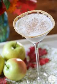 Caramel Apple Pie Martini The Best Must Make Fall Cocktail Recipes In 2020 Fall Cocktails Recipes Food Yummy Drinks