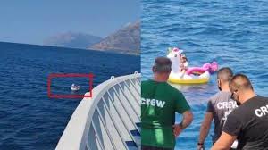 Aldi novel adilang hanyut ketika perangkap ikan terapung atau rompong yang ditumpanginya terlepas dari tambatannya akibat angin kencang. Viral Kapal Ferry Temukan Bocah 5 Tahun Yang Hanyut Di Tengah Laut Ditemukan Dalam Keadaan Sehat Halaman All Tribun Batam