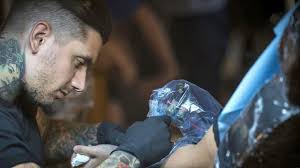 Formation hygiène & salubrité / du lundi au mercredi de 9h à 12h30 et de 13h30 à 17h sous réserve de modifications. Tatoo Cover Les Sauveurs De Tatouages Rempilent Sur Tfx Rennes Maville Com
