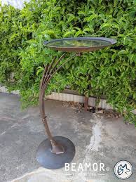 Bird Bath And Feeder Uk Vogelbad Futtertrog Aus Pflugscheiben Und Auto Blattfeder Verstellbare Halterung Fur Die Anderung Der Gewichtsve Welding Art Metal Garden Art Metal Yard Art
