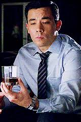 ricamora-falahee:oliver hampton + outfits in 'how to get away...