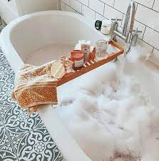 Effetto Bolle Unghie La Tendenza Da Provare Subito Bolle Tendenze Bagno Rilassante