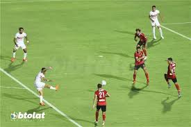 اندلعت اشتباكات عنيفة بين لاعبي الأهلي والزمالك عقب انتهاء نهائي كأس السوبر المصري المقام في أبوظبي. Ry Er0qvgurf3m