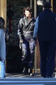 Birds Of Prey Mary Elizabeth Winstead Mary Elizabeth Winstead Filming Birds Of Prey In La Https Ift Tt 2icukqt Birds Of Prey Leather Jackets Women Huntress Cosplay