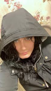 To the mama who stays up late for her me time I see you. Awake again, when  the house is finally quiet. When the only sound is the hum of the fridge