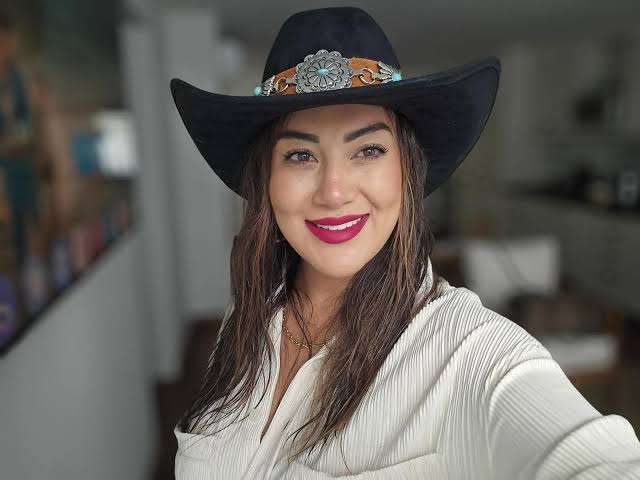 ZACAPU HACE HISTORIA! MONI VALDEZ CONSOLIDA UNA GESTIÓN SIN PRECEDENTES  PARA LA SALUD Y EL BIENESTAR DE MILES DE FAMILIAS Con la firma de las  escrituras del terreno donde se construirán la