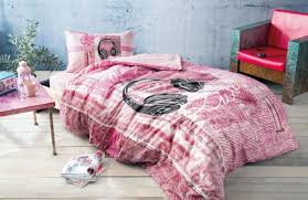 Nevresim takımlarının tamamı %100 pamuklu kumaşlardan üretiliyor. Tac Tek Kisilik Ranforce Nevresim Takimi Listen Pembe Carsafi Lastikli