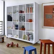 Ikea Regale Einrichtungsideen Fur Mehr Stauraum Zu Hause Bucherregal Raumteiler Raumteiler Wande Hangende Raumteiler