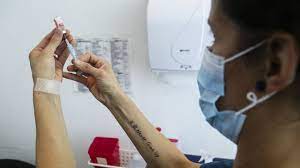 El proceso de vacunación elaborado por el ministerio de salud se realizará de manera gradual y progresiva, de acuerdo a la cantidad de dosis. Vacunacion En Mayores De 60 En Caba Link Como Anotarse Y Saber Cuando Y Donde Te Toca As Argentina