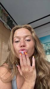 Its giving crack head