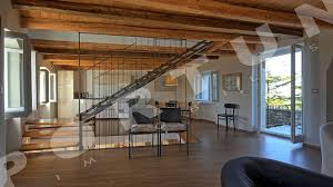 Vecchia Casa Di Pietra Finemente Ristrutturata Nell Istria Case Vecchia Casa Case In Pietra